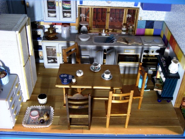 屋根裏のある洋館No,4